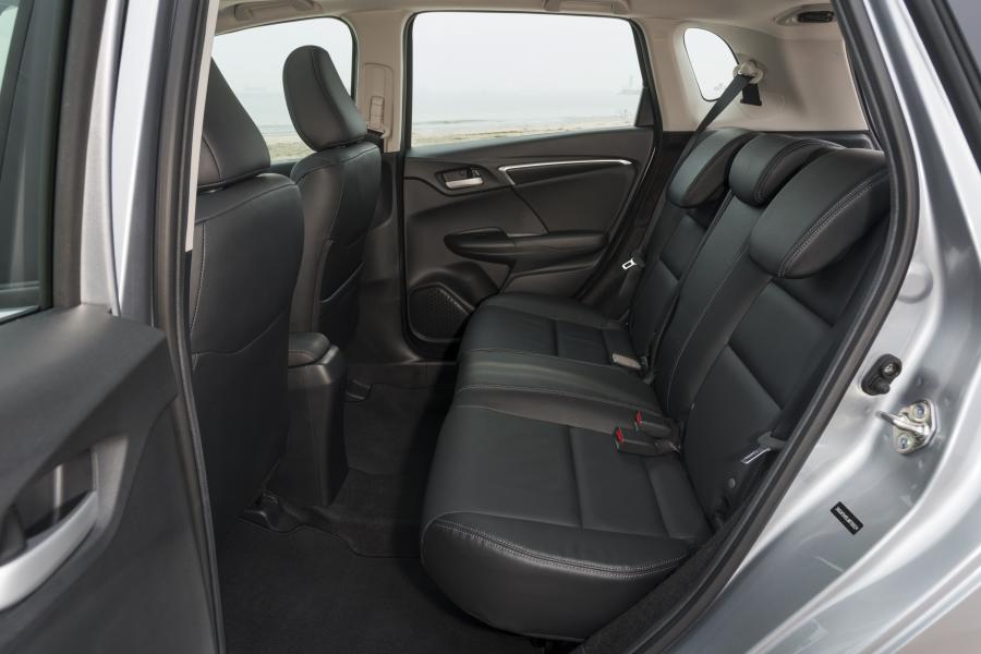 Интерьер Honda Fit 2017 года  (NA) (фото 27 из 50)